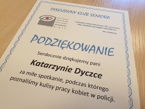 zdjęcie podziękowań od seniorów : Dyskusyjny klub seniora, podziękowanie, serdecznie dziękujemy Katarzynie Dzyczce za miłe spotkanie, podczas którego poznaliśmy kulisyt pracy kobiet w policji