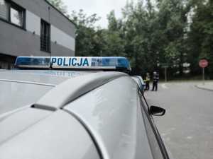 Napis Policja na radiowozie
