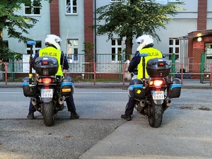 Policjanci Wydziału Ruchu Drogowego w trakcie wyjazdu na ulice Rudy Śląskiej na policyjnych motocyklach.