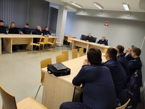 Dzielnicowy w trakcie wykładu