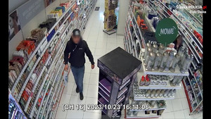zdjęcie z kamery monitoringu z wizerunkiem sprawcy