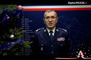 Zdjęcie Komendanta Wojewódzkiego Policji składającego życzenia