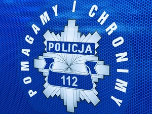 zdjęcie loga policji - gwiazda i napis pomagamy i chronimy