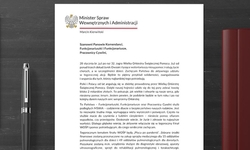 grafika przedstawiająca list ministra i leżące obok pióro