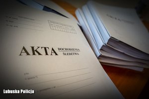 zdjęcie poglądowe - teczki akt dochodzenia