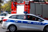 zdjęcie poglądowe - radiowóz policji i wóz strażacki