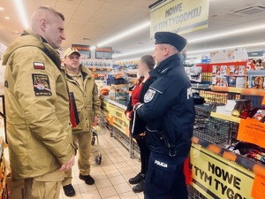 Policjanci i strażacy sprawdzają punkty sprzedaży fajerwerków