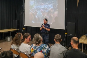 Policjantka w czasie wykładu