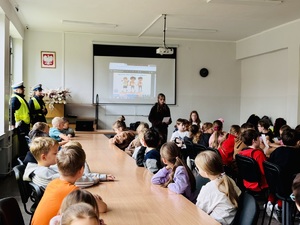 Zdjęcie przedstawia uczestników spotkania