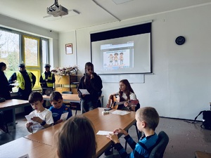 Zdjęcie przedstawia uczestników spotkania