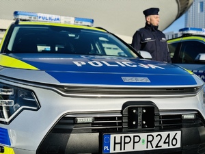 zdjęcie przedstawia nowy rudzki radiowóz od przodu