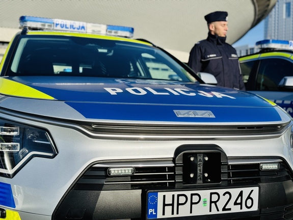 zdjęcie przedstawia nowy rudzki radiowóz od przodu