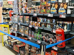 Wyeksponowany punkt sprzedaży fajerwerków