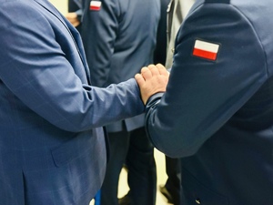 Zbliżenie na uścisk dłoni