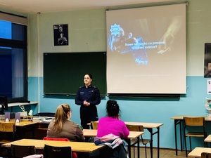 Policjantka w czasie wykładu