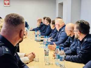 Uczestnicy uroczystości podczas prezentacji wykładanej przez Komendanta Miejskiego Policji w Rudzie Śląskiej