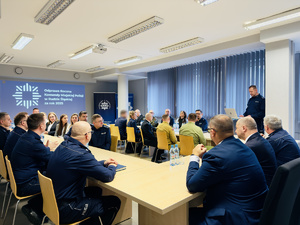 Uczestnicy uroczystości podczas prezentacji wykładanej przez Komendanta Miejskiego Policji w Rudzie Śląskiej