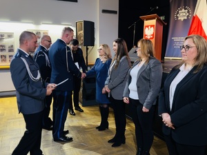 Komendant Miejski Policji składa podziękowania pracownikom cywilnym