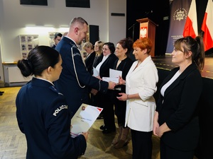 Komendant Miejski Policji składa podziękowania pracownikom cywilnym