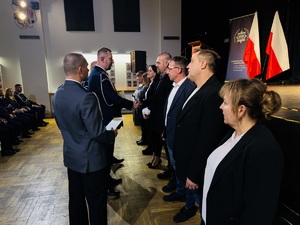 Komendant Miejski Policji składa podziękowania pracownikom cywilnym