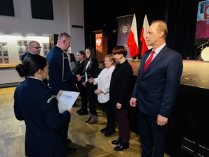 Komendant Miejski Policji składa podziękowania pracownikom cywilnym