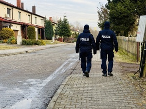Policjanci podczas pieszego patrolu