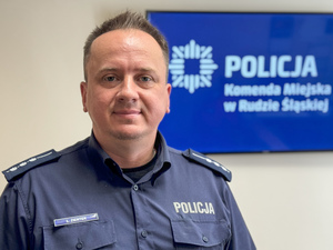 Zdjęcie przedstawia dzielnicowego