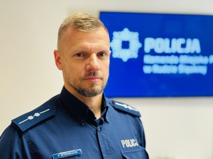 Zdjęcie przedstawia dzielnicowego
