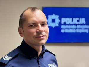 Zdjęcie przedstawia dzielnicowego