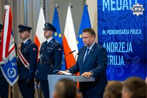 Minister Spraw Wewnętrznych i Administracji podczas przemówienia