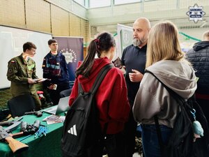Stoisko szkoły z profilem mundurowym