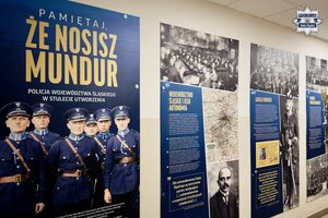 Zdjęcie wystawy w rudzkiej komendzie