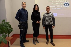 Organizatorzy pozują do zdjęcia