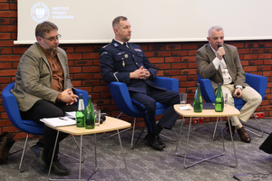 Zdjęcie przedstawia uczestników i przebieg konferencji