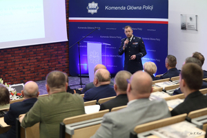Zdjęcie przedstawia uczestników i przebieg konferencji