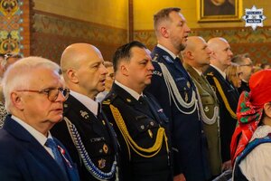Przedstawiciele służb mundurowych podczas uroczystej mszy świętej