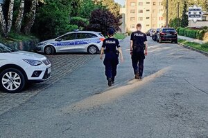 Policjanci w pieszym patrolu