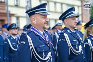 Moment odznaczenia medalami związkowymi policjantów