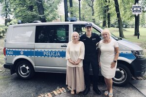 Policjant na ogrodach śniadaniowych