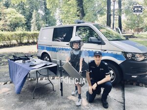 Policjant na ogrodach śniadaniowych