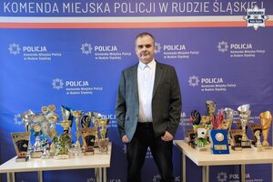 Rudzki policjant z pucharami