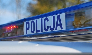 Sygnały uprzywilejowane radiowozu z napisem policja