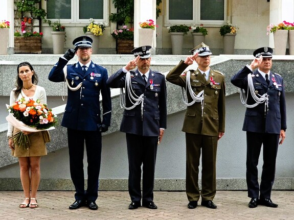 obchody wiktorii warszawskiej w Agencji Uzbrojenia Wojska Polskiego
źródło: https://www.wojsko-polskie.pl/au/galleries/foto-5-aktualnosci/uroczyste-obchody-wiktorii-warszawskiej-w-agencji-uzbrojenia/