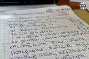 Zdjęcie podziękowań, z widocznym tekstem: Podziękowanie. Chciałam złożyć podziękowanie pracownikom policji Komisariatu 41-700 Ruda Śl. ul. Adama Mickiewicza za ich grzeczność, i również bardzo dziękuje za pomoc panu dzielnicowemu Mirosławowi Pluta, który pozytywnie załatwił moją sprawę, którą zgłosiłam...