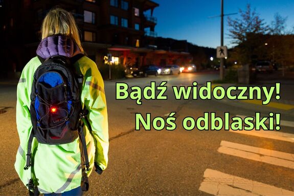 Grafika przedstawia dziecko w jaskrawej kurtce z świecącym elementem na plecaku oraz napis Bądź widoczny! Noś odblaski!