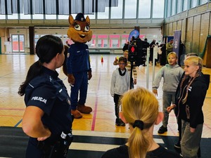 sierżant Ruda, policjantka i uczniowie