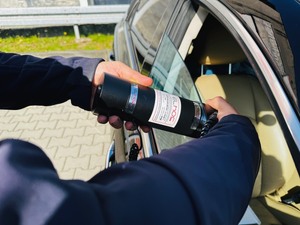 urządzenie do pomiaru przepuszczalności światła przez szybę samochodową