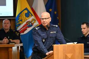 Komendant Policji w trakcie przemówienia