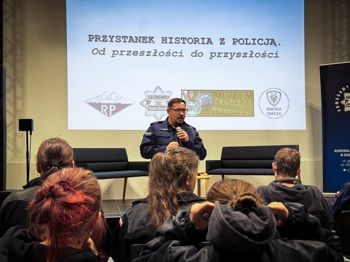 Maturzyści z Rudzki Śląskiej spotkali się z Policją – historia i przyszłość
